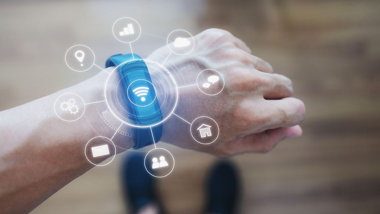 Ryze Ring vs. Smartwatches: Which Fitness Tracker to Choose?